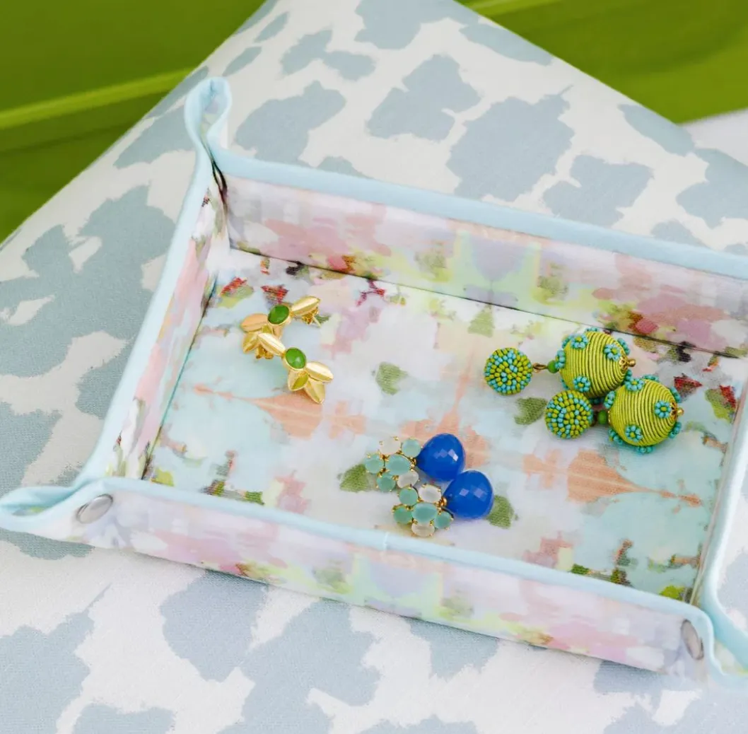 Brooks Avenue Snap Tray