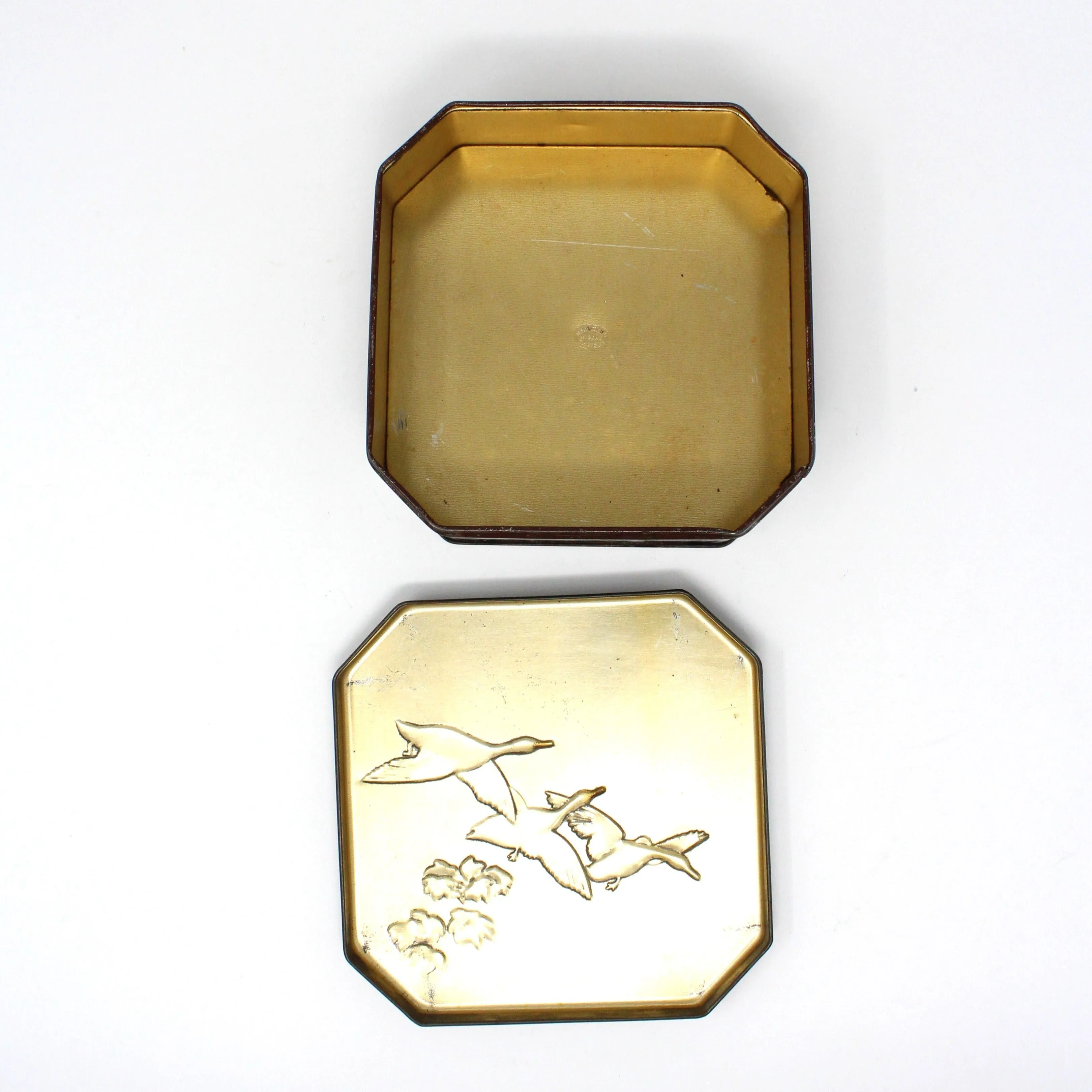 Gift Tin / Cookie Tin, Flying Mallard Ducks Tin, Metal Box Co, England Vintage