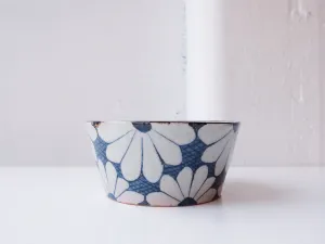 Indigo Patterned Tobe-ware Bowls (Chrysanthemum) by Tōsai-gama