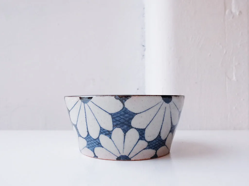 Indigo Patterned Tobe-ware Bowls (Chrysanthemum) by Tōsai-gama