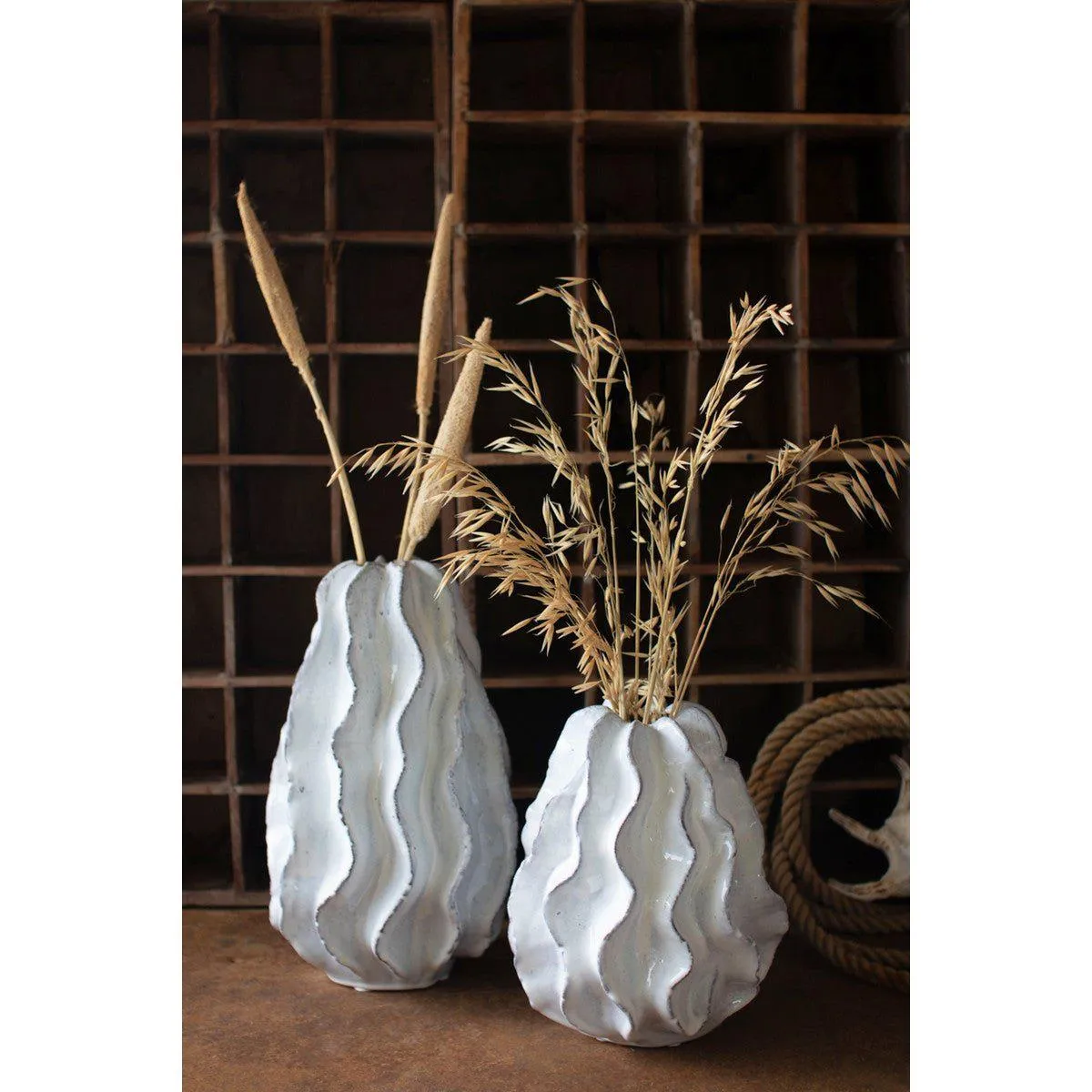 Kalalou - CERAMIC RUFFLE VASE - LARGE - CHN1140