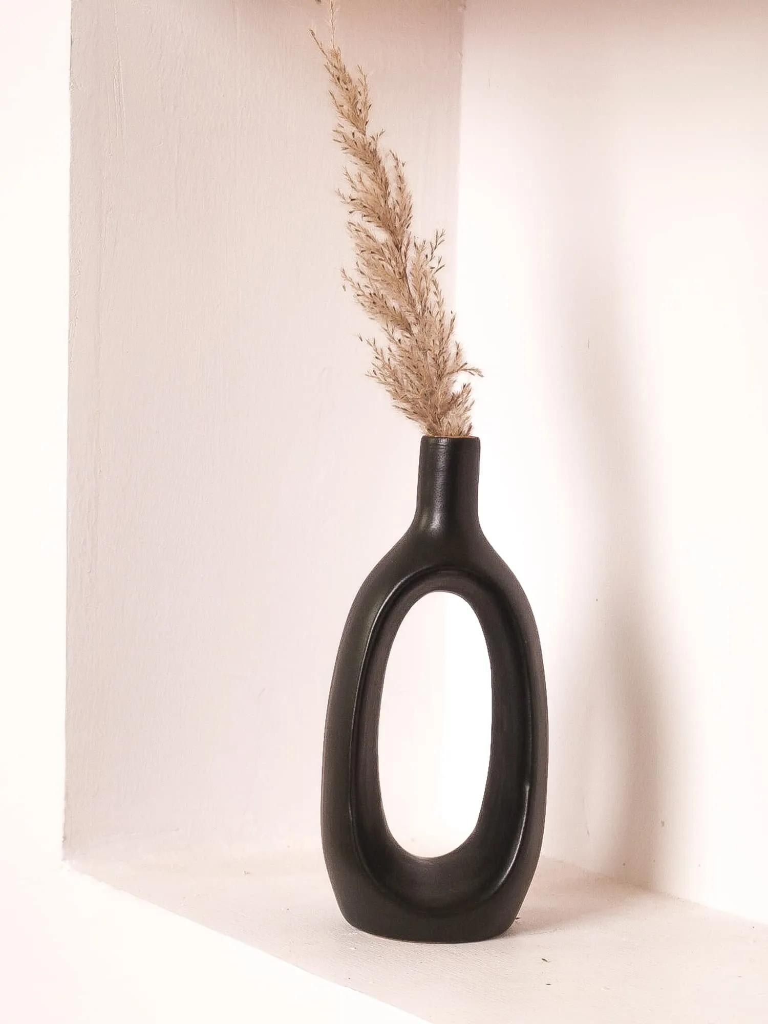 Purezento Modern Decorative Kieko Donut Vases for Home Decor | Centerpieces | Kitchen | Office or Living Room with Unique Quality for Center Table, Flowers Pot, Bedroom Side Corners (Black,8 Inch)