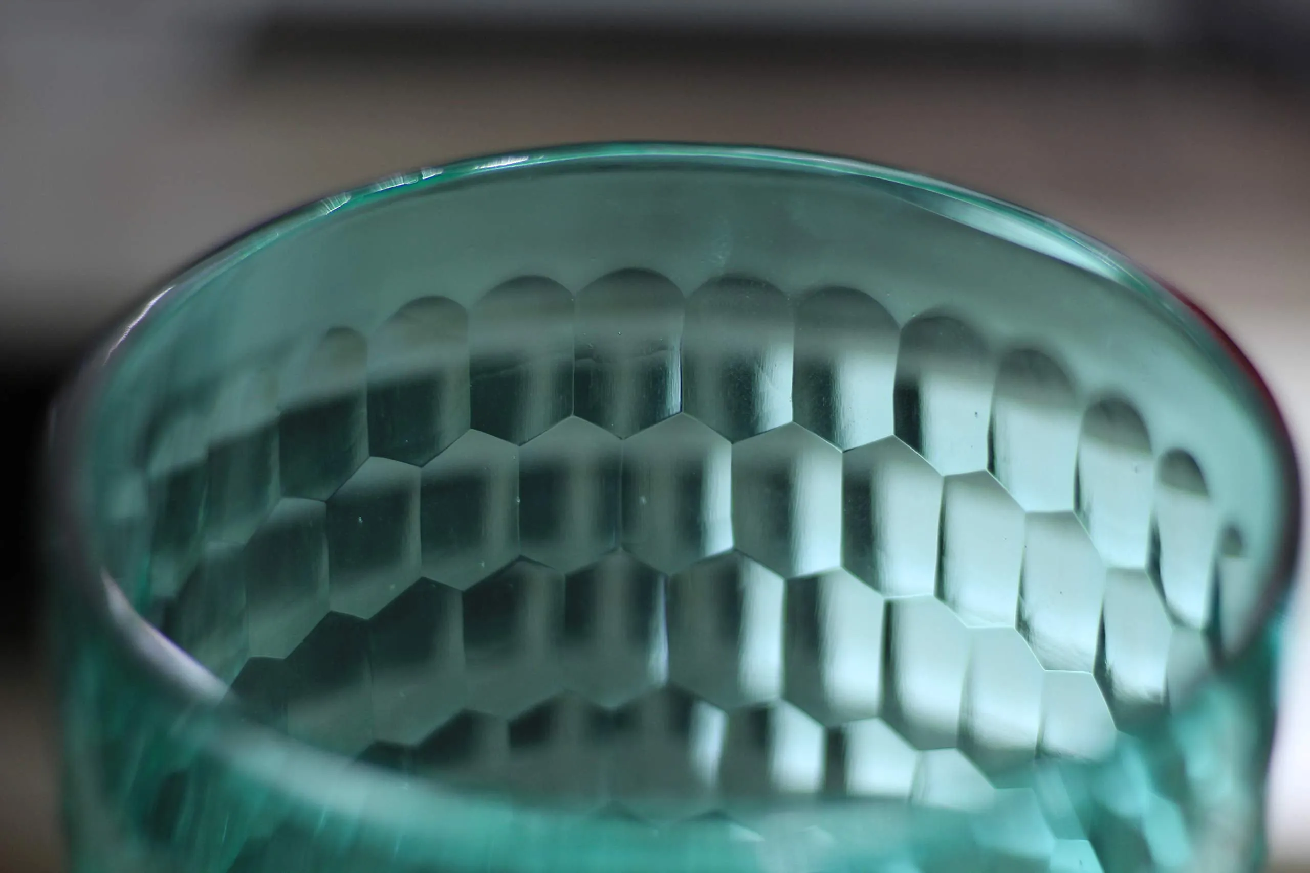 SHOBHANA ENTERPRISES Honeycomb Cut Engraved Hurricane Glass Vase for Home Décor (Aqua Blue, Size: 15 * 40 cm)